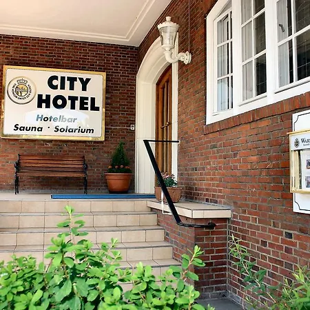 City Hotel فندق