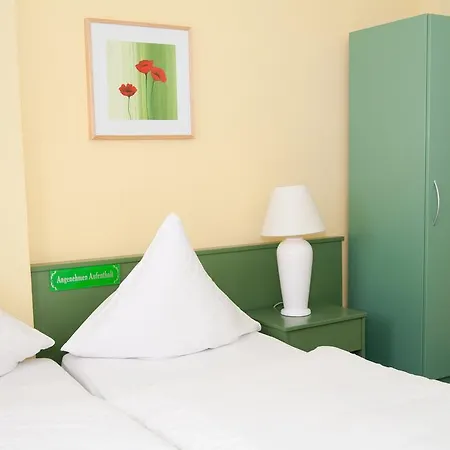 City Hotel دلمنهورست