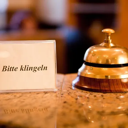 City Hotel دلمنهورست