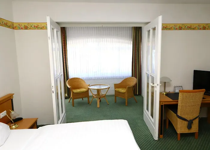 City Hotel فندق 3*