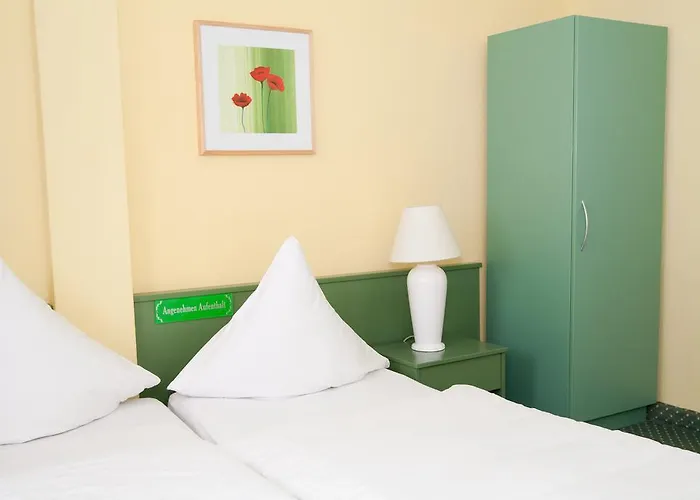 City Hotel دلمنهورست